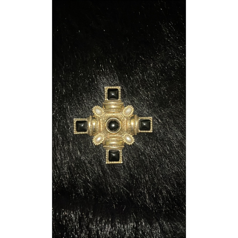 Gold Black Agate and Pearl Brooch
